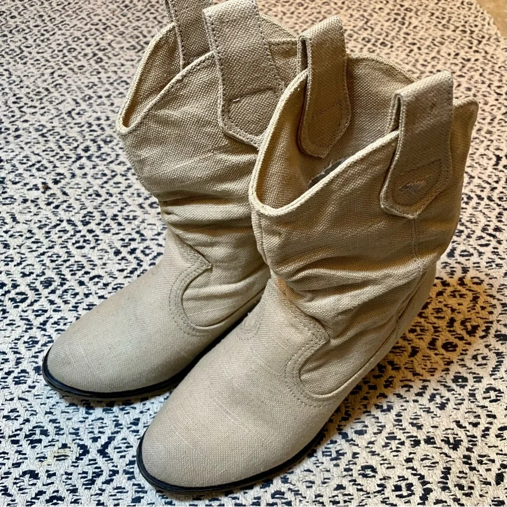 Rocket Dog Tan Cowboy Boots - Picture 2 of 4